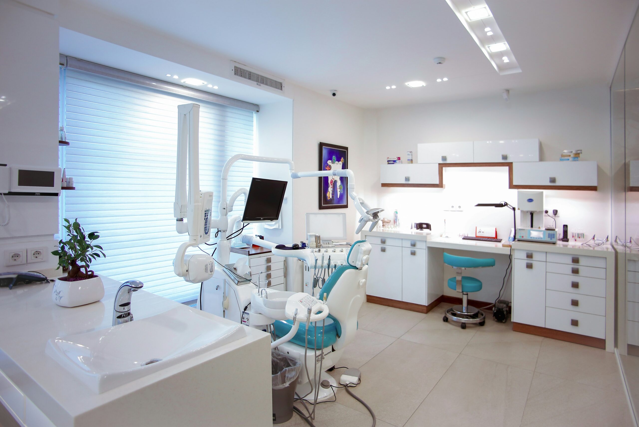 Cosmetic Dentist In Crossroads Arts District Kansas City Missouri MO
