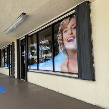 Cosmetic Dentist In Downtown Hialeah Florida Fla FL