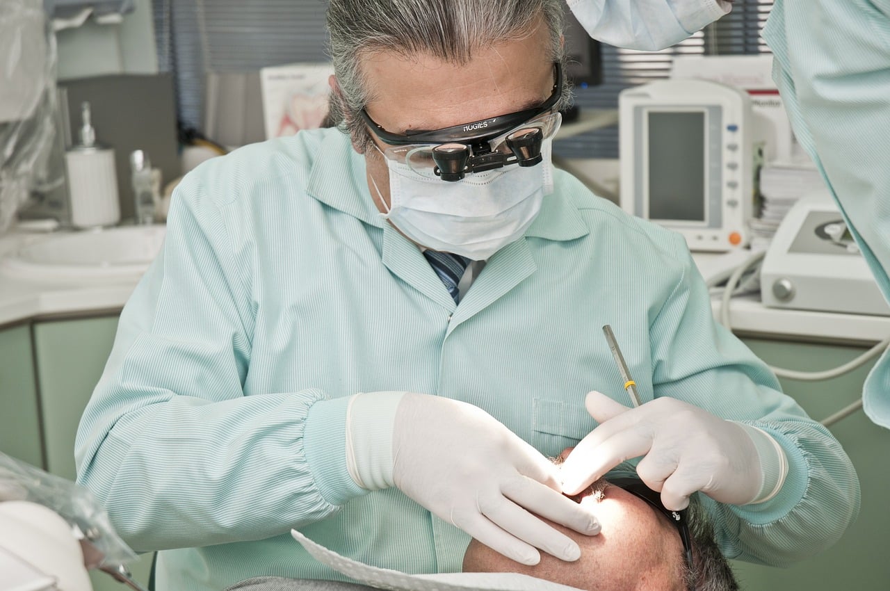 Cosmetic Dentists Vs Regular Dentists: Whats The Difference? Cosmetic Dentists Vs Regular Dentists: Whats The Difference?
